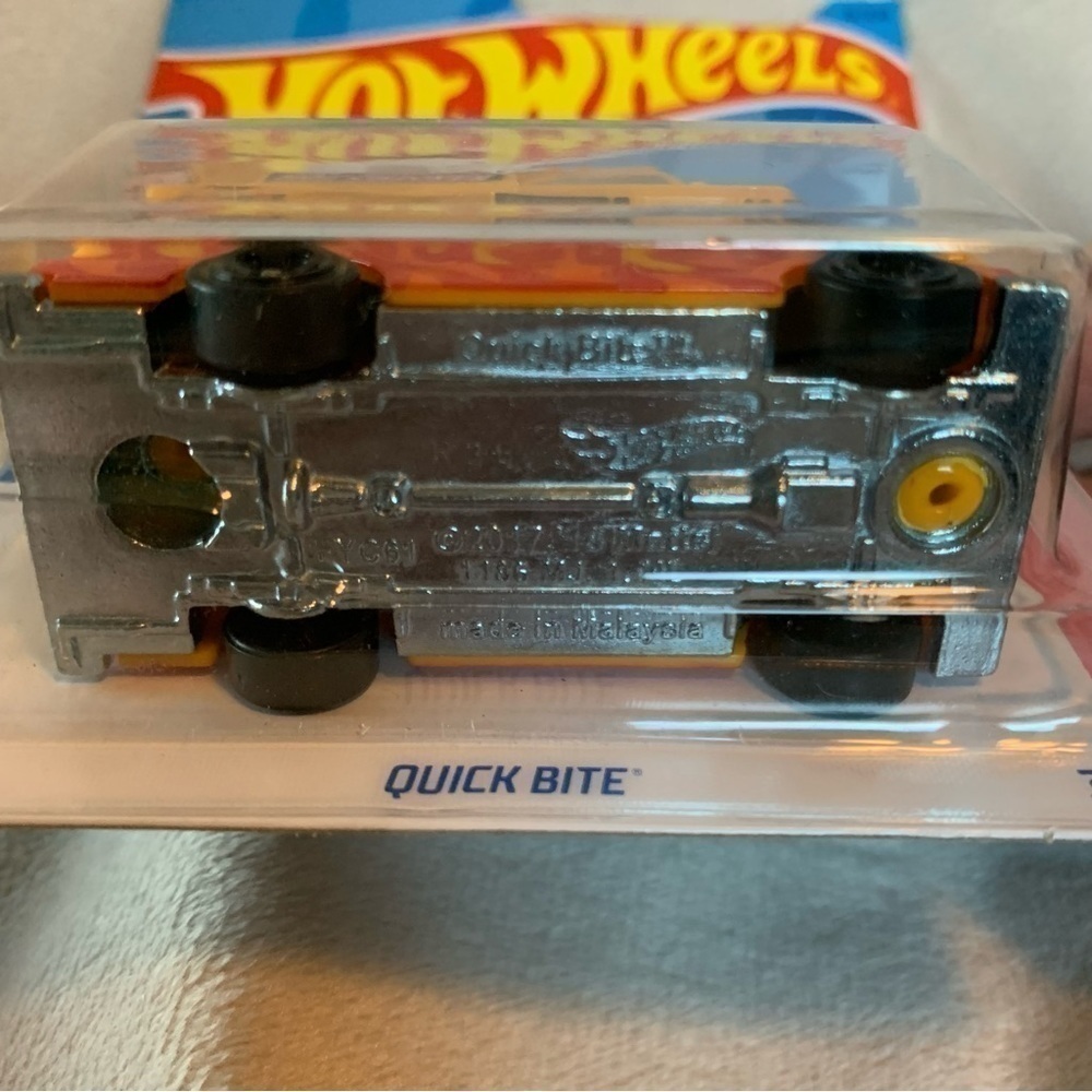 HOT Wheels Quick Bite Hot Chicken (Orange) 2022 Sweet Rides - Picture 9 of 14